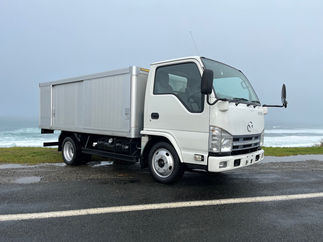 2012 Isuzu Elf LJR85 Titan