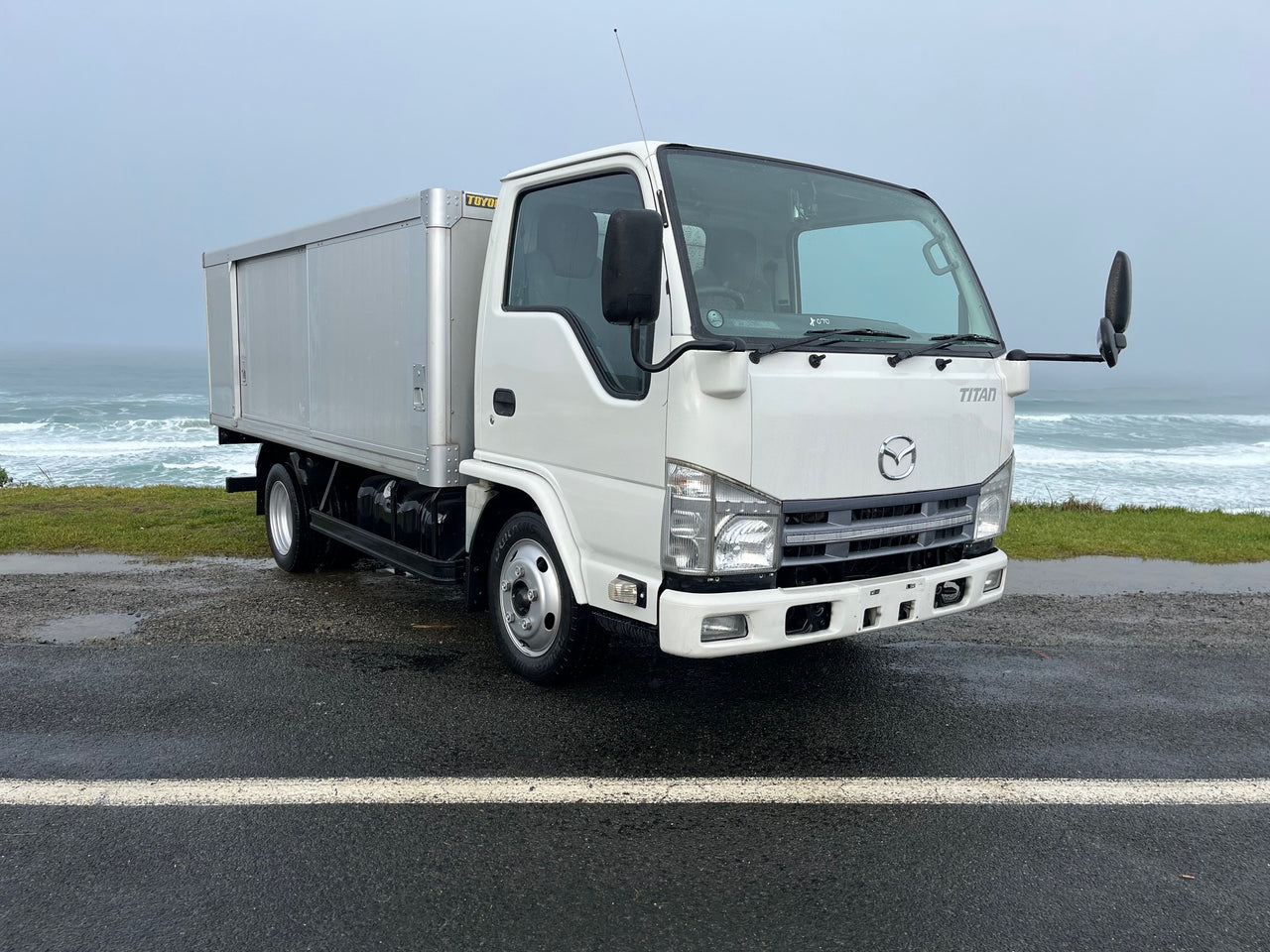 2012 Isuzu Elf LJR85 Titan