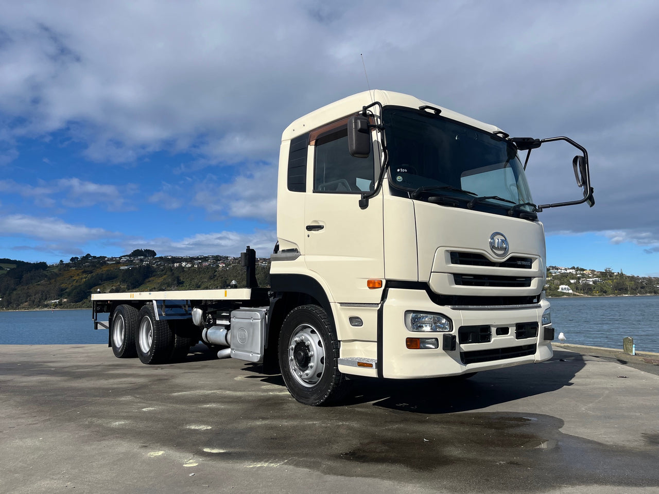 2013 Nissan Quon 6x2 Container Flatdeck