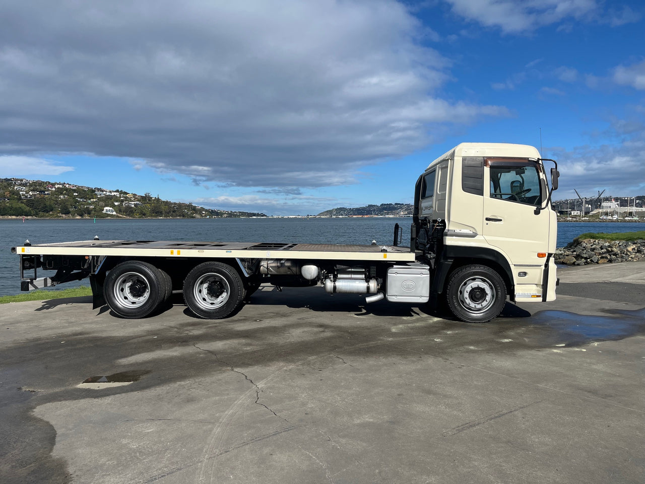 2013 Nissan Quon 6x2 Container Flatdeck