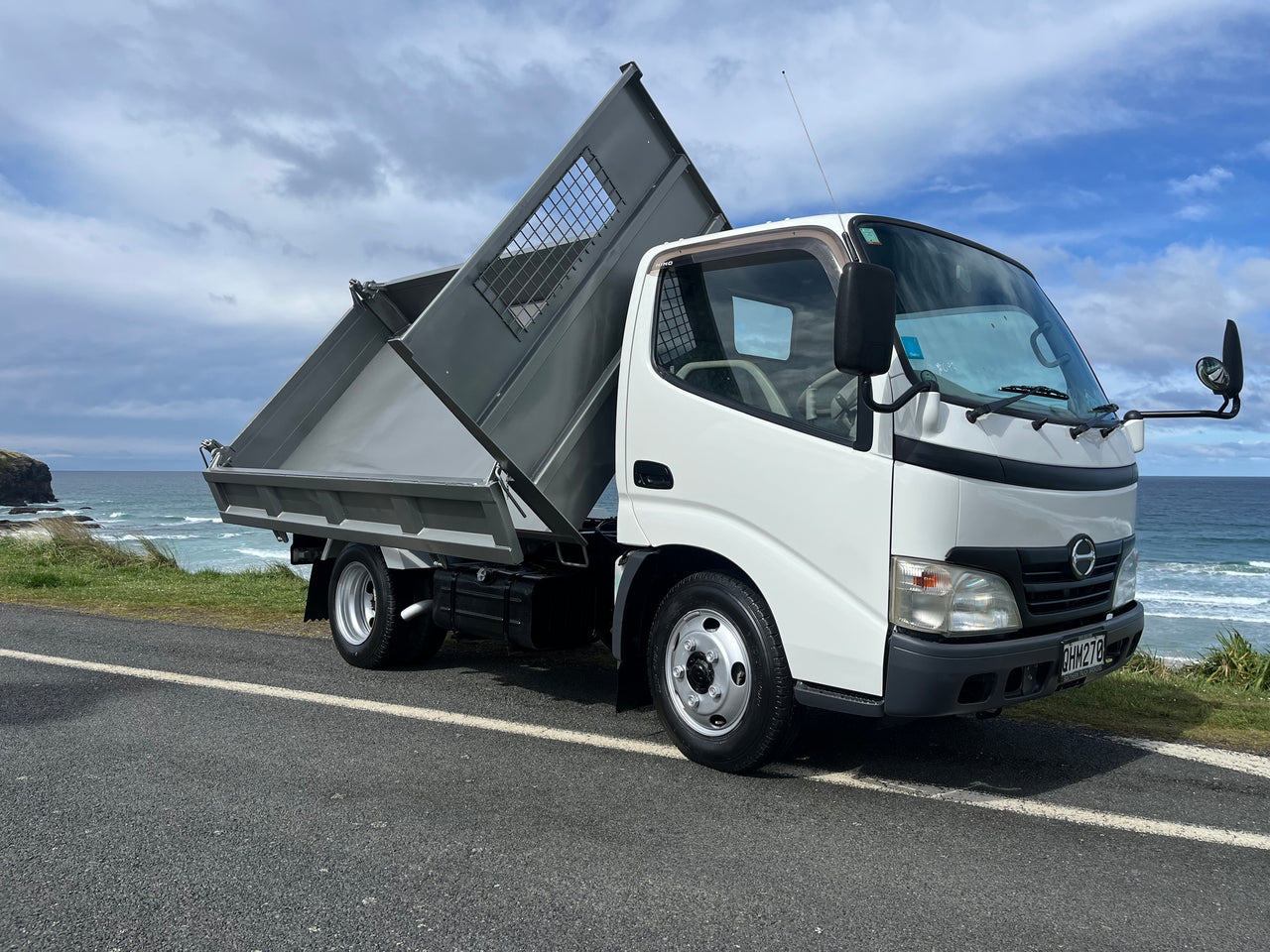 2007 Hino Dutro 3-Way Tipper Import