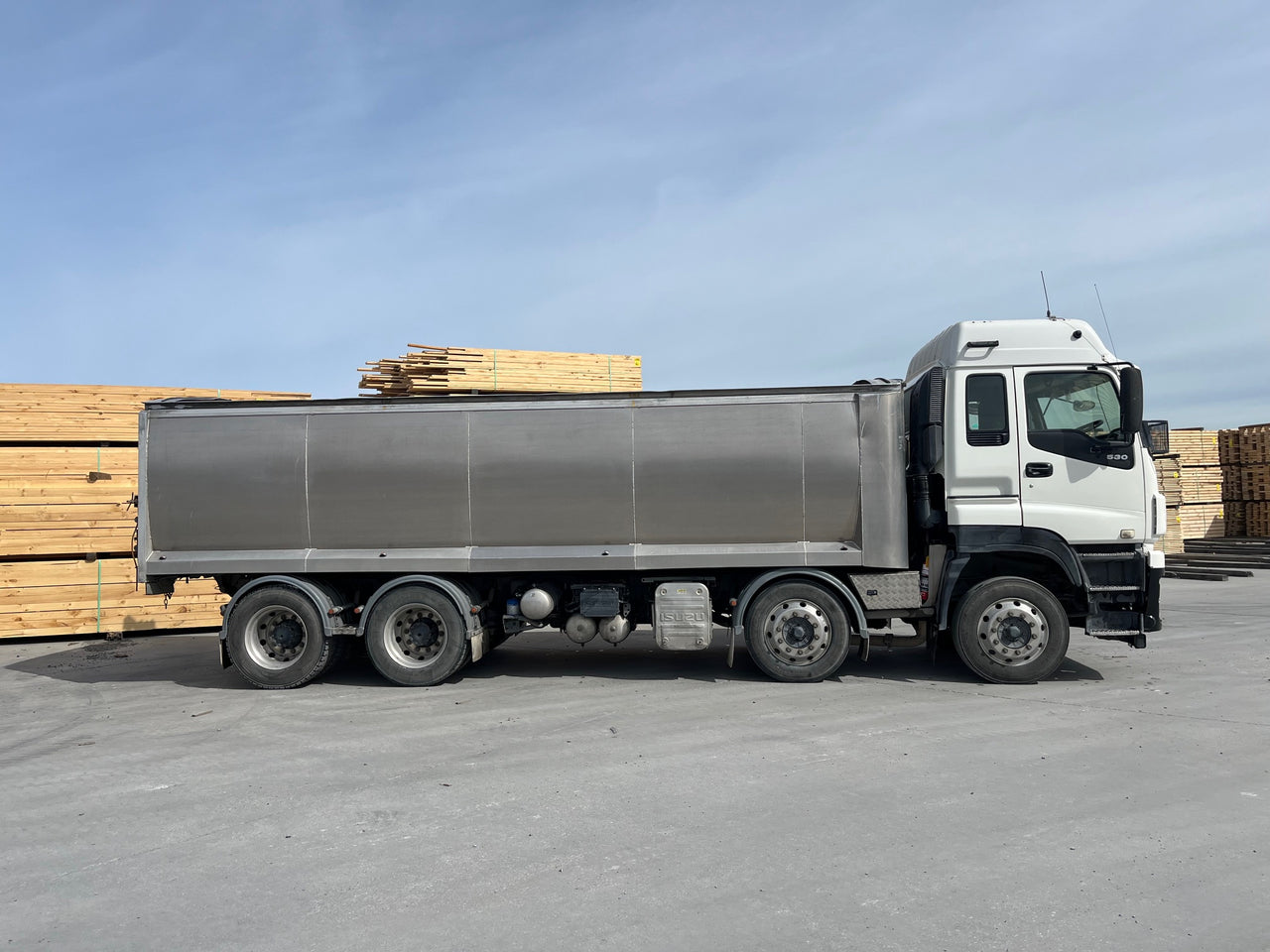 2020 Isuzu CYJ530 Low Km Isuzu Bathtub