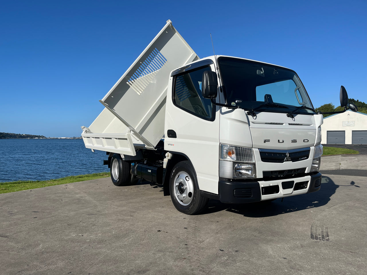 2021 FUSO Canter Very Low Km 3-Way Tipper