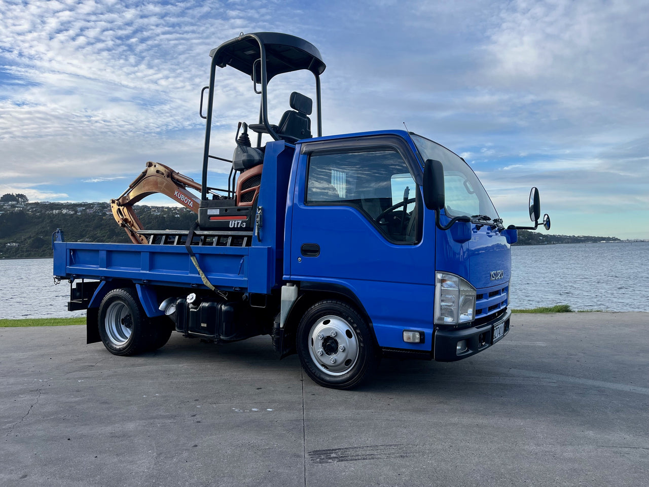 2012 Isuzu Elf Tipper + Digger Package