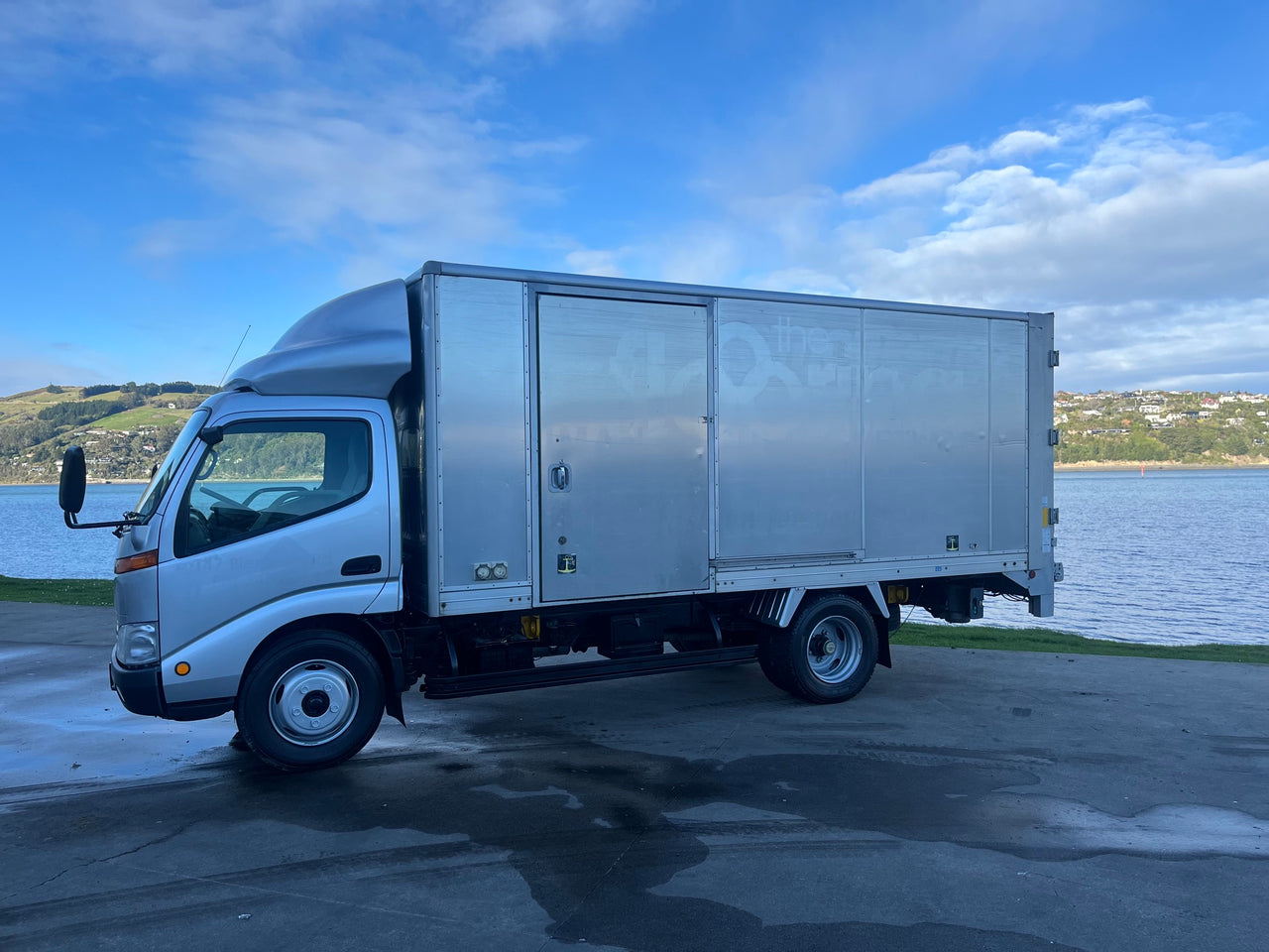 2000 Toyota Dyna Box Body with Tail-Lift